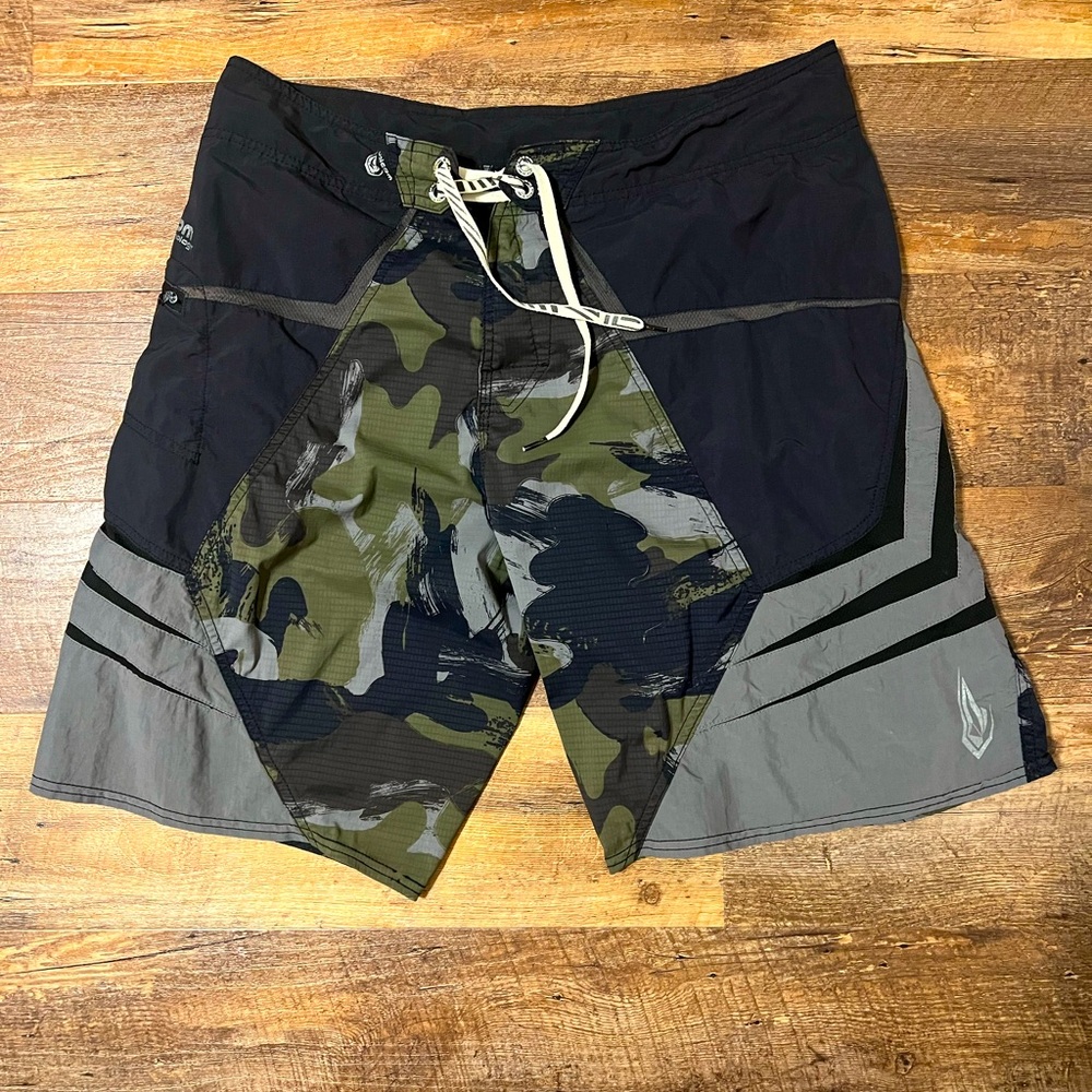 Volcom Boardshorts- Size 34